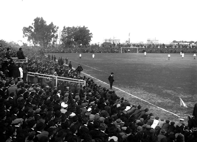 Parque Central encuentro entre los equipos de Nacional y Peñarol.